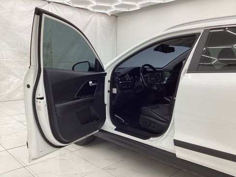 Used 2022 Kia Niro EX w/ Cold Weather Package FWD image 16