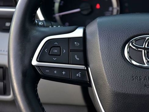 Certified 2023 Toyota Highlander XLE image 23