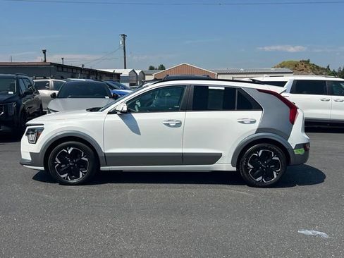 Certified 2023 Kia Niro Wave FWD image 8