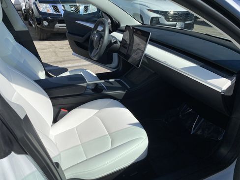 Used 2022 Tesla Model 3 Standard Range image 20