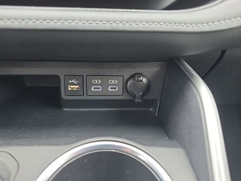 Used 2024 Toyota Highlander LE image 31