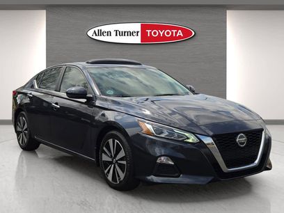 Used 2022 Nissan Altima 2.5 SV w/ SV Premium Package
