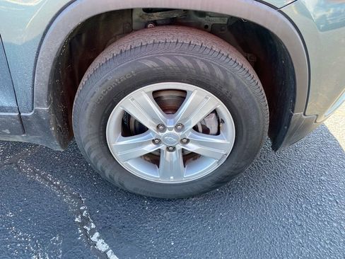 Used 2021 Chevrolet Trax LT image 2