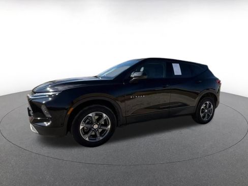 Used 2025 Chevrolet Blazer LT FWD image 8