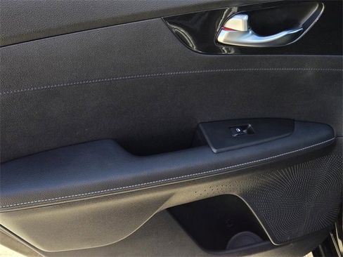 Certified 2023 Kia Forte GT-Line image 9