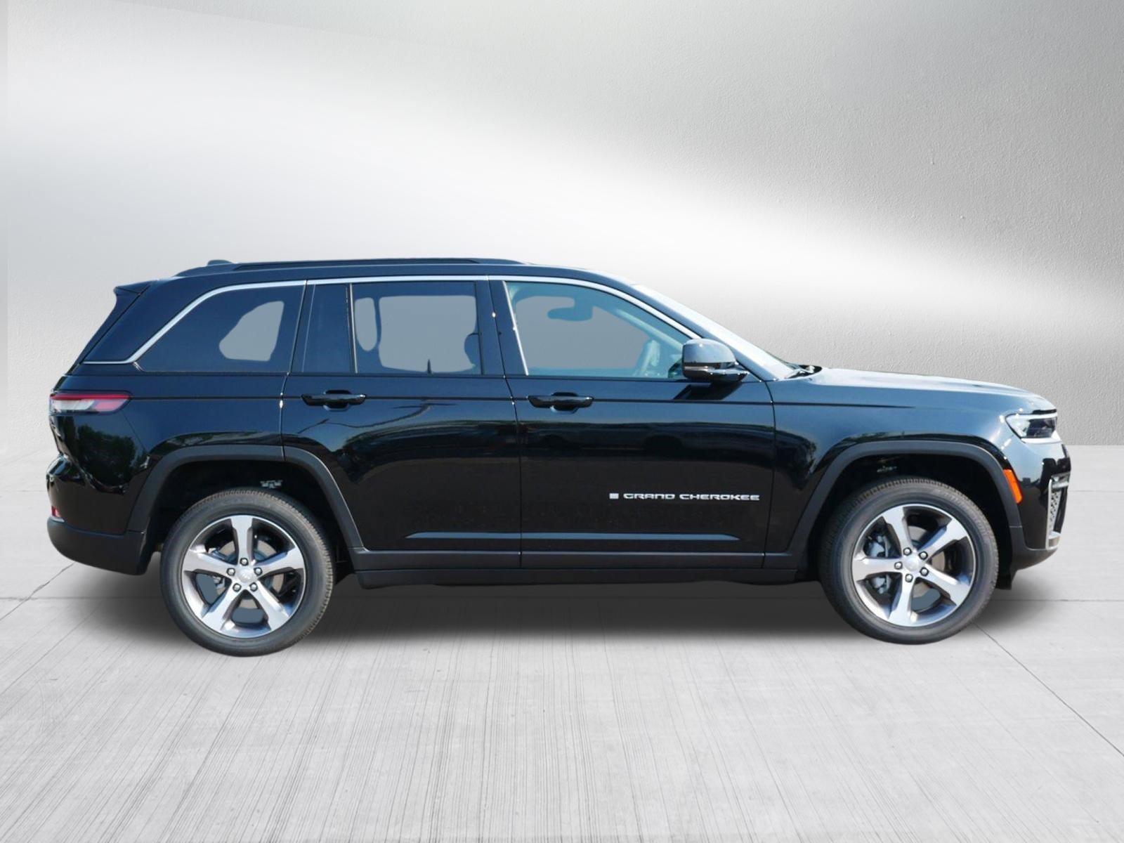 New 2026 Jeep Grand Cherokee Limited AWD/4WD image 8