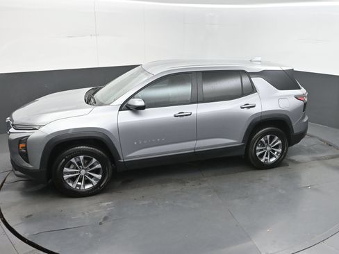 Used 2025 Chevrolet Equinox LT FWD image 39