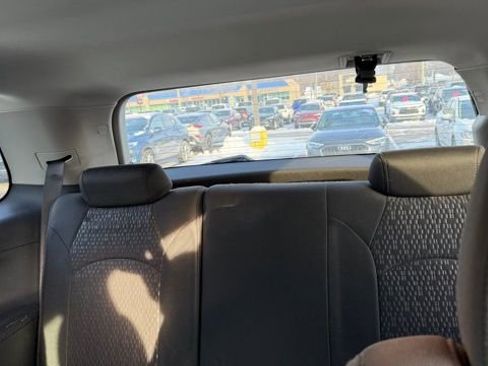 Used 2011 GMC Acadia SLE image 14