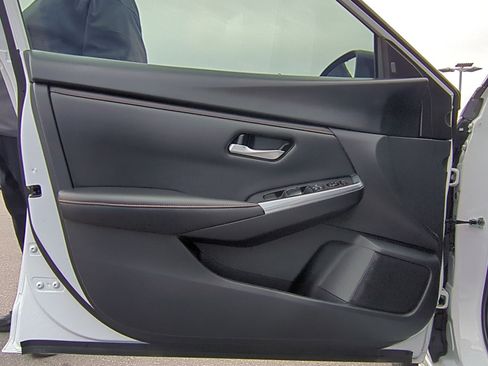 Used 2024 Nissan Sentra SR w/ Trunk Package image 14