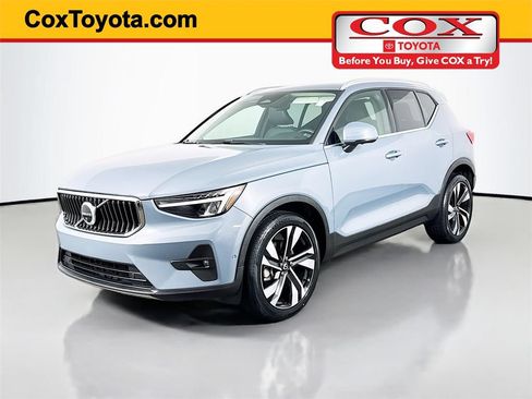 Used 2023 Volvo XC40 B4 Plus w/ Driver Assist Package FWD image 1