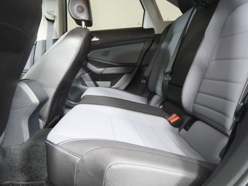 Used 2025 Volkswagen Jetta SE FWD image 14