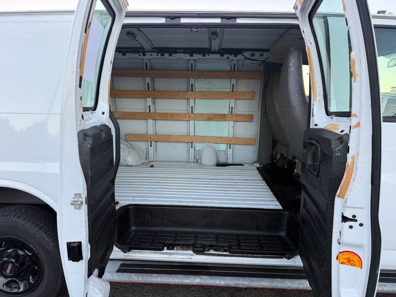 Used 2017 GMC Savana 2500 RWD image 10