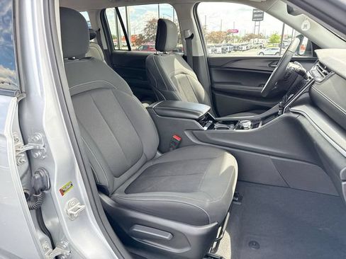 Used 2023 Jeep Grand Cherokee Laredo w/ Luxury Tech Group I AWD/4WD image 24