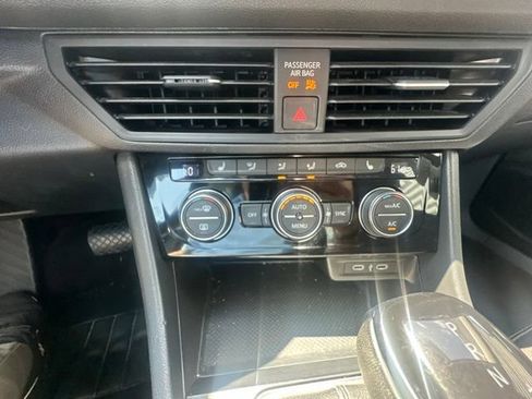 Used 2024 Volkswagen Jetta SE FWD image 10