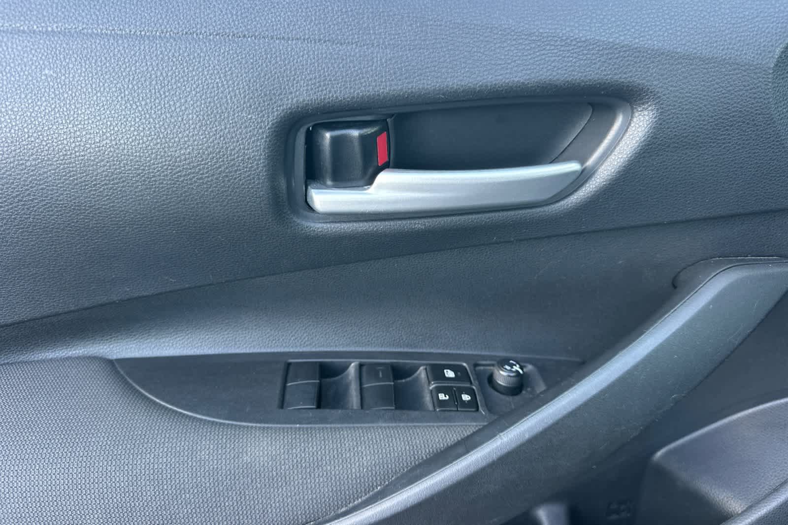 Used 2021 Toyota Corolla LE FWD image 13