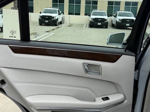 Used 2014 Mercedes-Benz E 350 Sedan image 24
