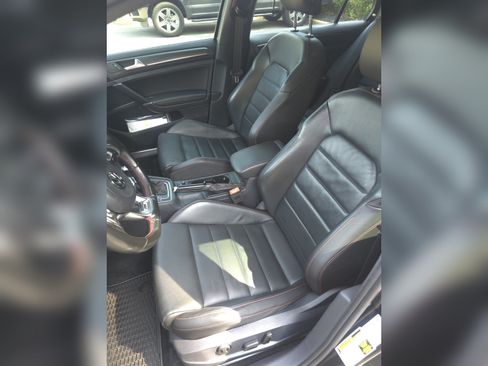 Used 2019 Volkswagen Golf 4-Door FWD image 16