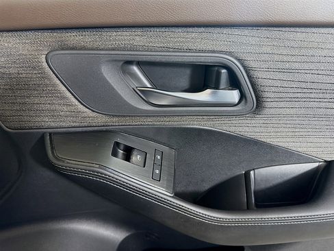 Used 2023 Nissan Rogue SV image 31