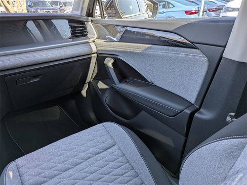 Certified 2025 Volkswagen Tiguan S image 19