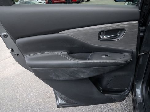 Used 2018 Nissan Murano SV image 9