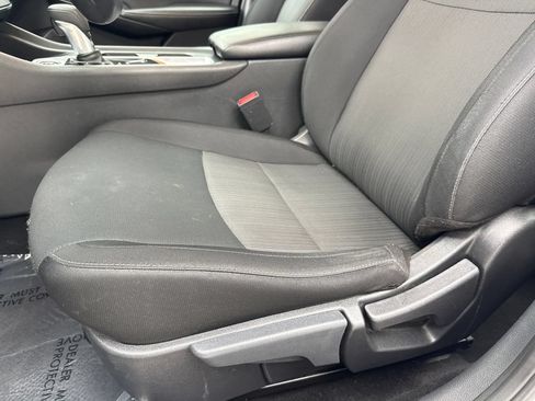 Used 2024 Nissan Sentra SV FWD image 32
