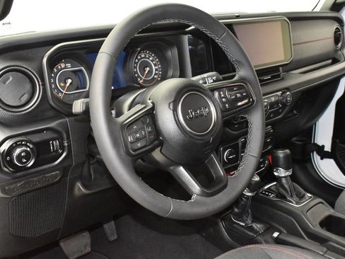 Used 2026 Jeep Gladiator Rubicon AWD/4WD image 16