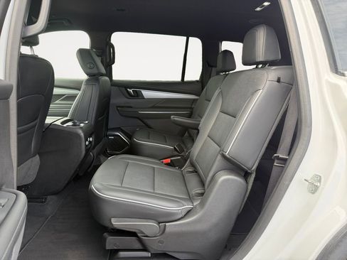 Used 2025 Buick Enclave Preferred image 13