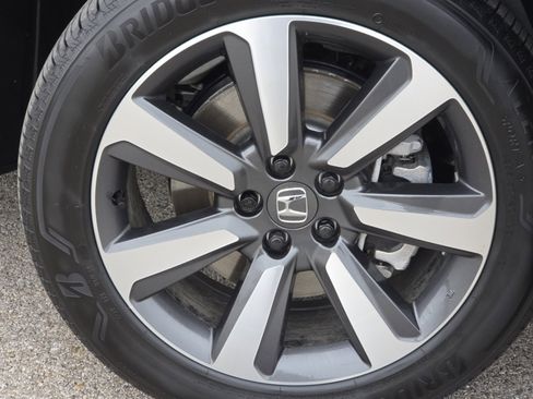 Used 2025 Honda Pilot Touring image 13