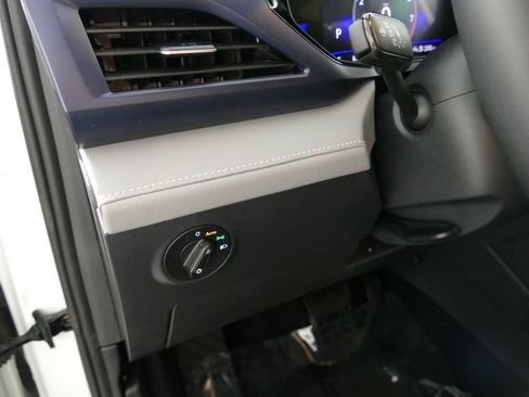 Used 2024 Volkswagen Taos SE AWD/4WD image 13