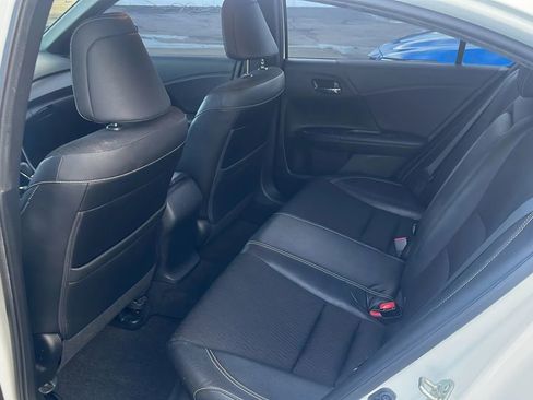 Used 2017 Honda Accord Sport image 9