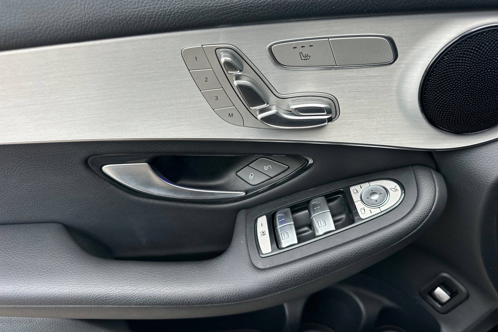 Used 2022 Mercedes-Benz GLC 300 image 10