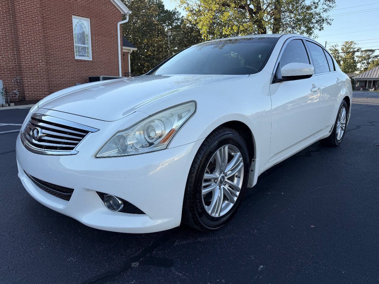 Used 2011 INFINITI G25 Journey w/ Moonroof Pkg RWD image 2