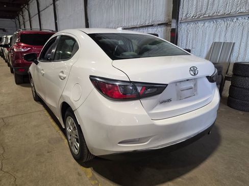 Used 2020 Toyota Yaris L image 2