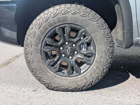 Used 2023 Chevrolet Silverado 1500 ZR2 w/ Technology Package image 11