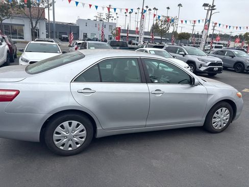 Used 2009 Toyota Camry LE FWD image 3