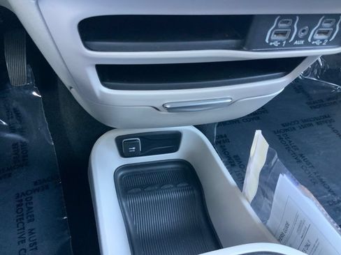 Certified 2024 Chrysler Pacifica Touring-L FWD image 24