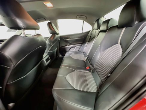 Used 2020 Toyota Camry SE FWD image 28