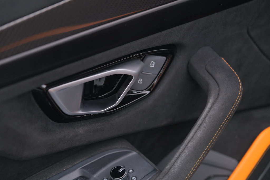 Used 2023 Lamborghini Urus Performante AWD/4WD image 45