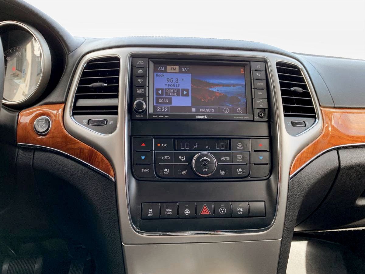 Used 2013 Jeep Grand Cherokee Overland w/ Advance Technology Group AWD/4WD image 28