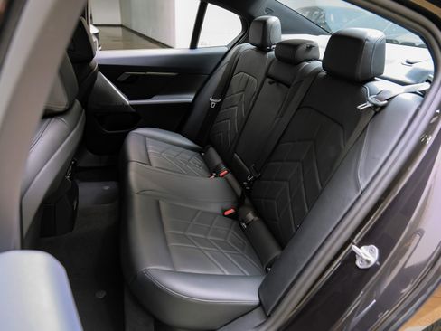 Used 2025 BMW 530i w/ Premium Package RWD image 41