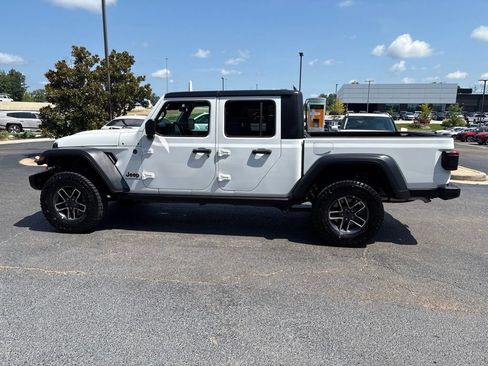 Used 2026 Jeep Gladiator Mojave AWD/4WD image 9
