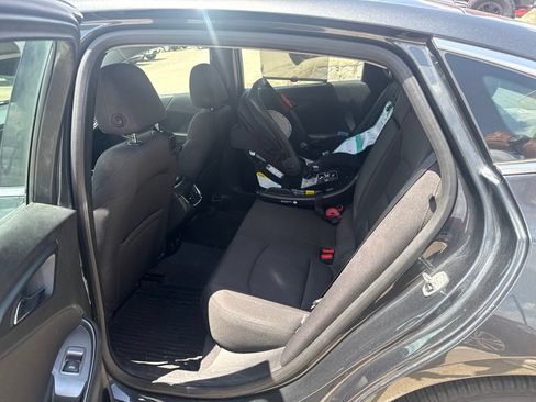 Used 2018 Chevrolet Malibu LT FWD image 4