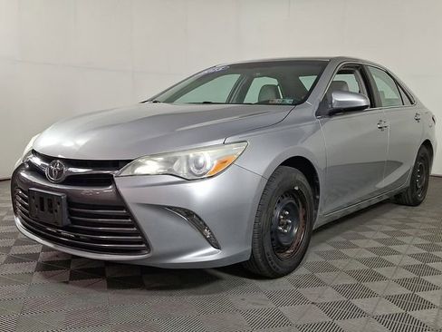 Used 2015 Toyota Camry LE FWD image 6