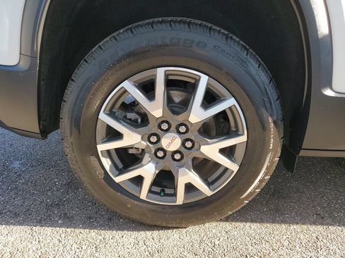 Used 2023 GMC Acadia SLE AWD/4WD image 5