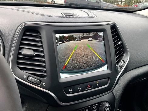 Used 2023 Jeep Cherokee Altitude Lux image 14