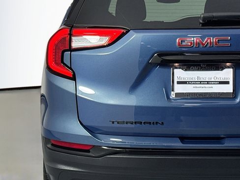 Used 2024 GMC Terrain SLE w/ Driver Convenience Package image 14