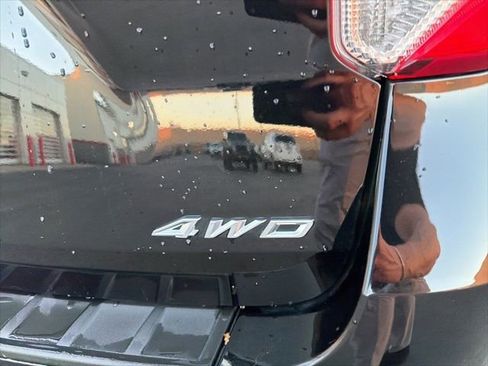 Used 2021 Ford Explorer XLT w/ Equipment Group 202A image 9