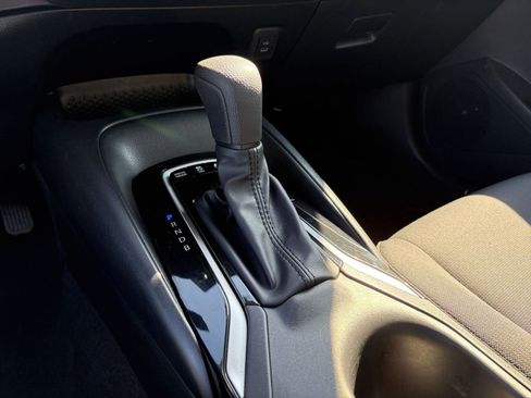 Used 2025 Toyota Corolla LE image 39