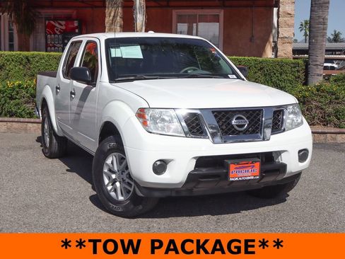 Used 2016 Nissan Frontier SV image 2