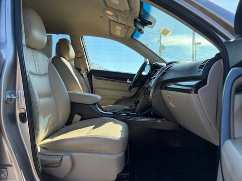 Used 2015 Kia Sorento LX image 9